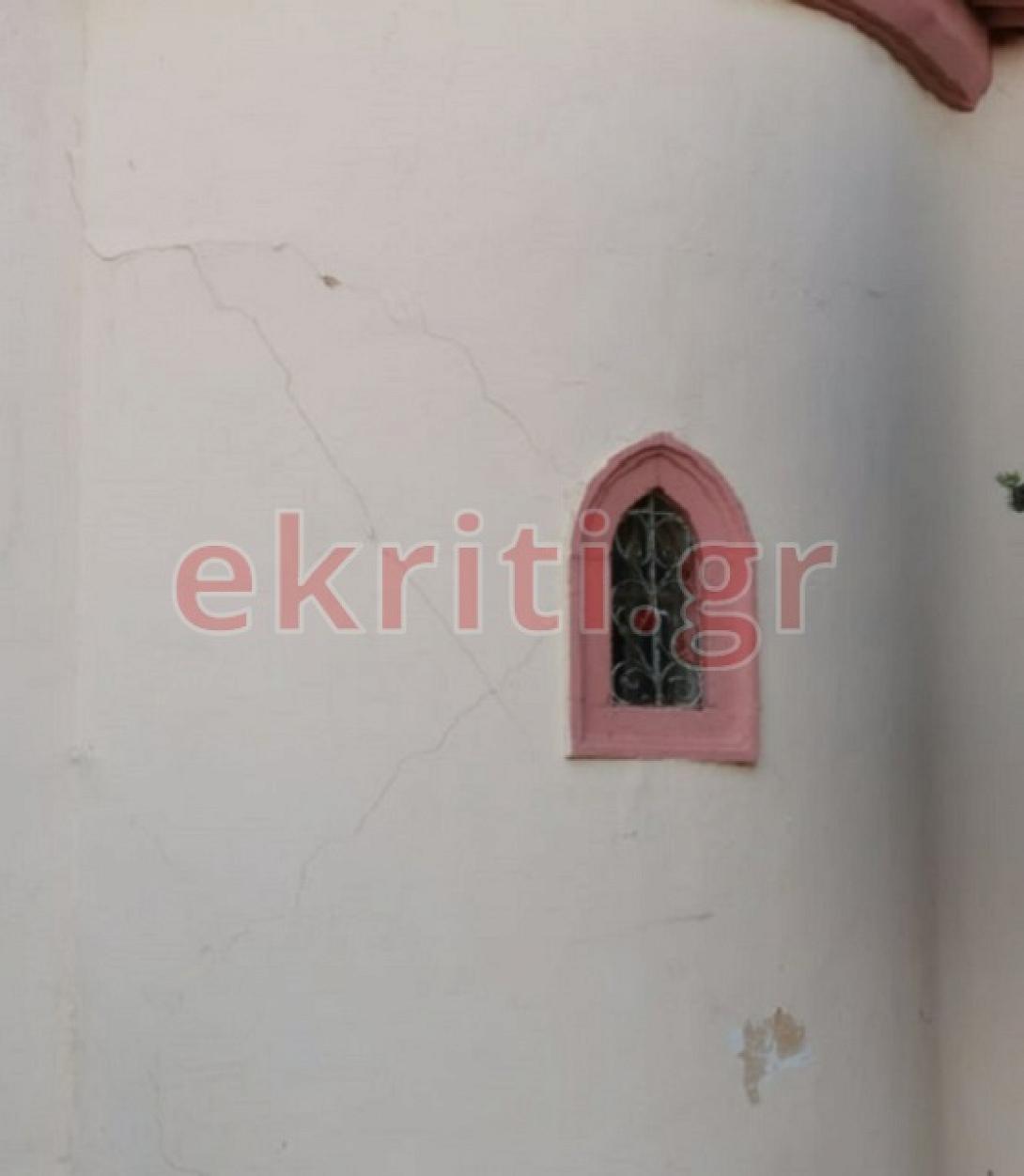 Τα σημάδια και οι ρωγμές που άφησε πίσω της η σεισμική δόνηση