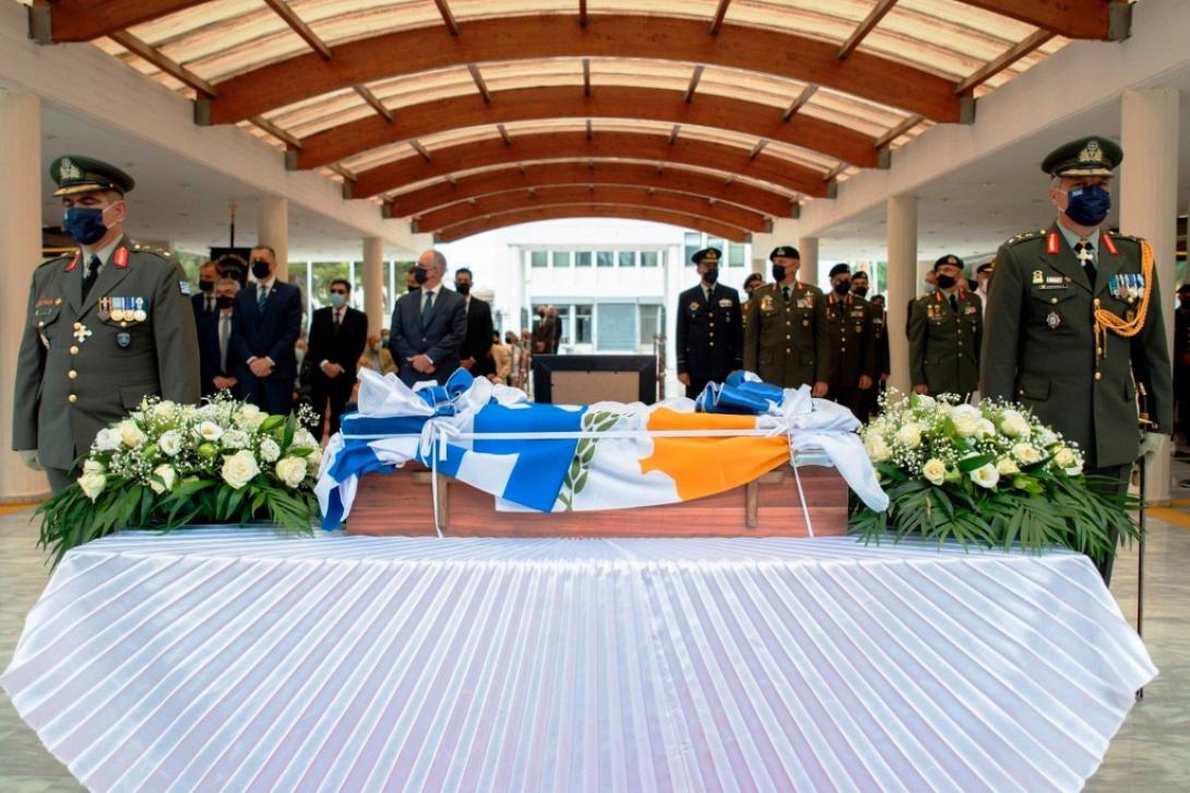 Συγκίνηση και δέος στην ταφή του Αντιστρατήγου Στυλιανού Καλμπουρτζή.