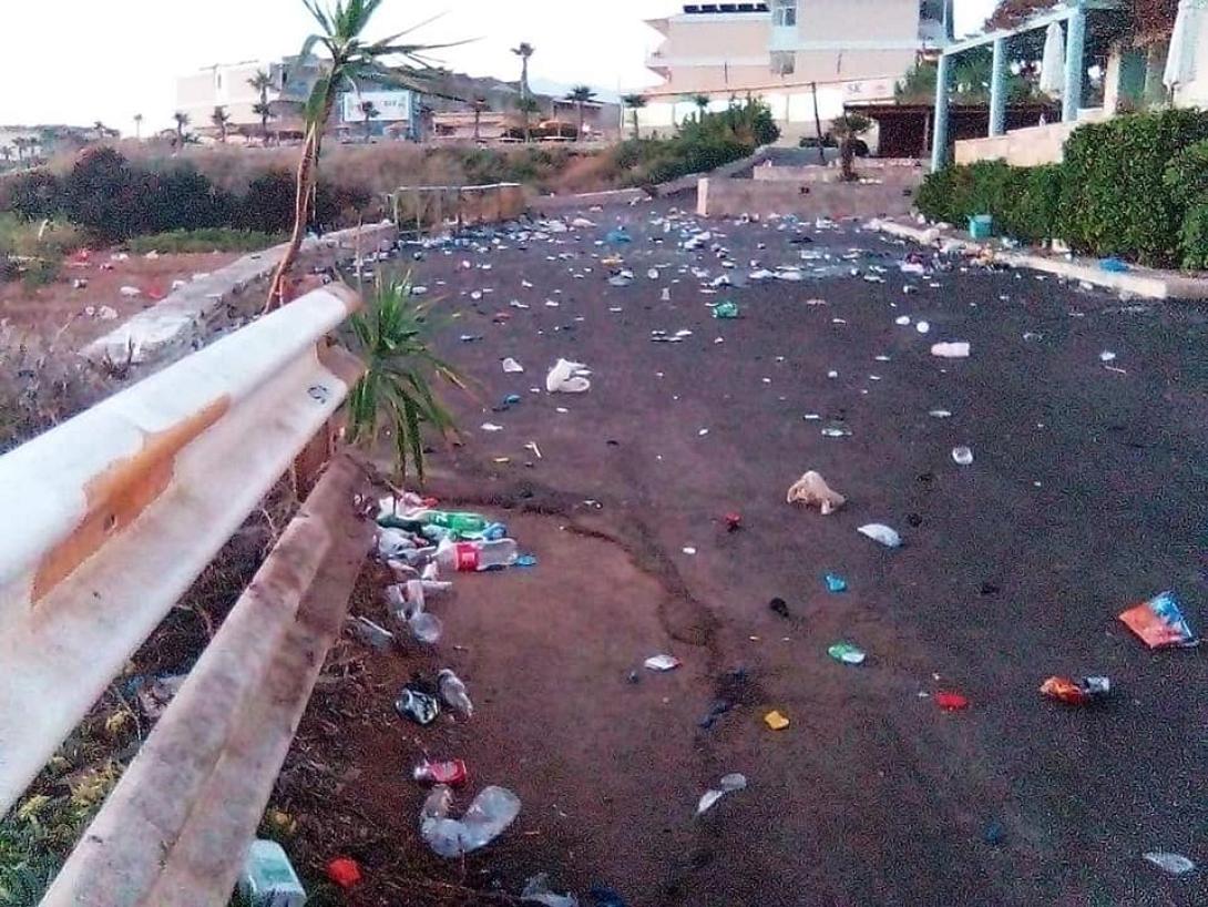 Ο χώρος μετά από την ...επιδρομή.