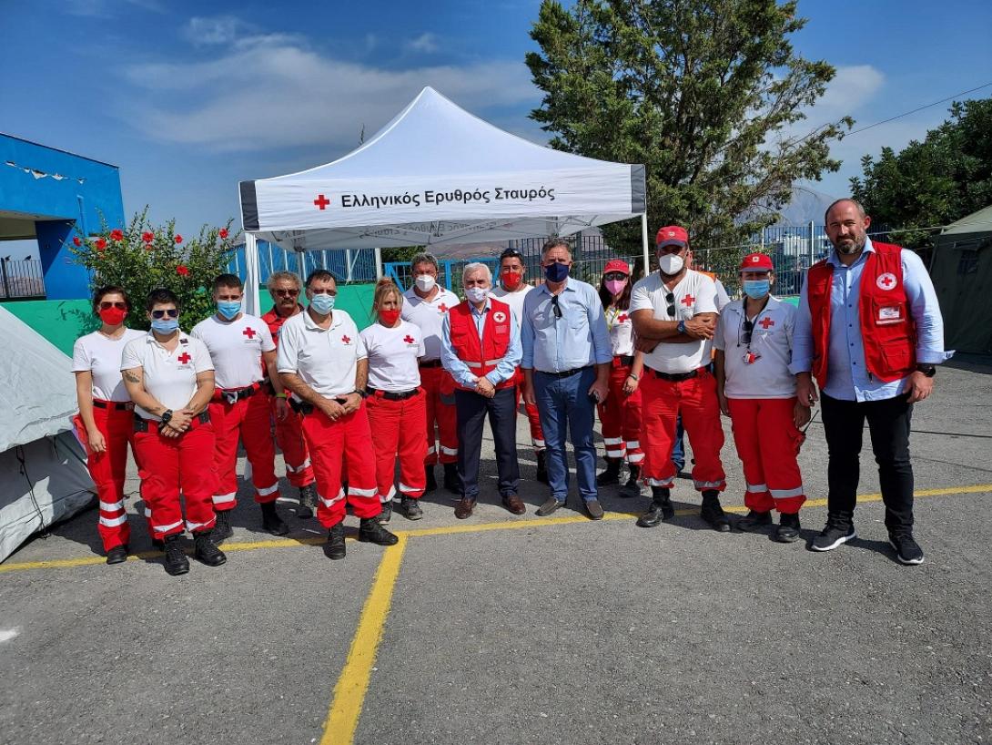 Τα μέλη του τοπικού παραρτήματος του ΕΕΣ στο Αρκαλοχώρι.