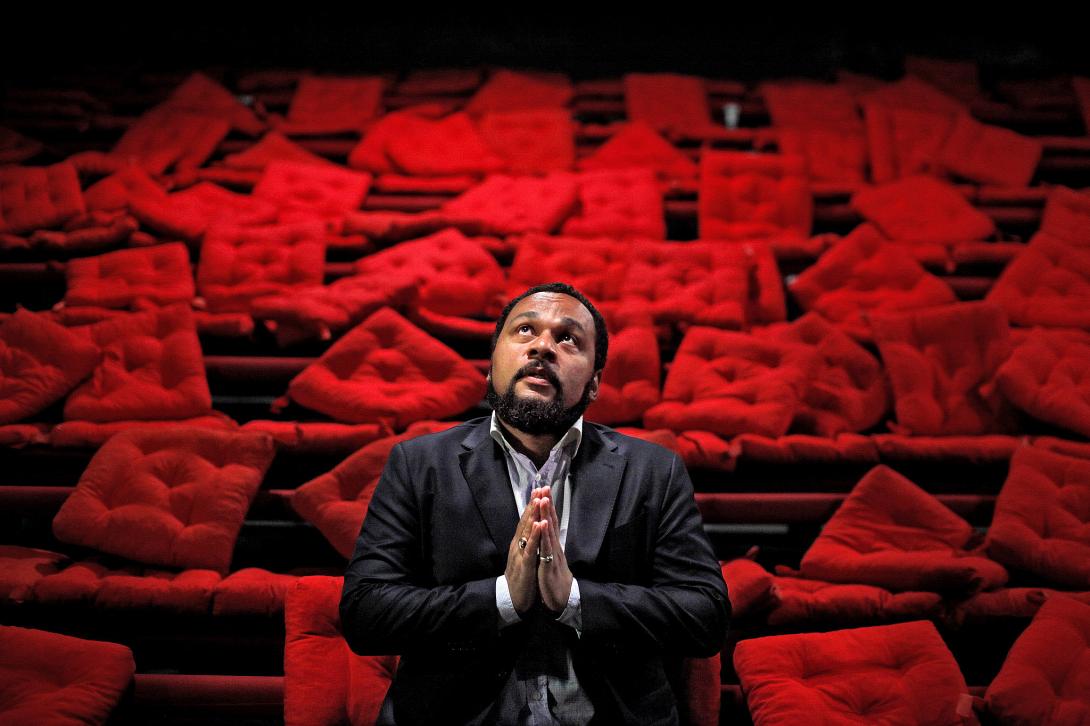 Γαλλία: Συνελήφθη ο γάλλος κωμικός Ντιεντονέ για εγκωμιασμό της τρομοκρατίας