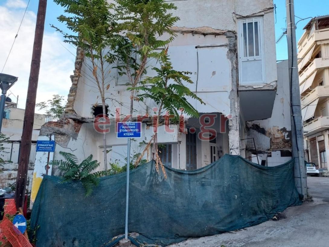 Το ετοιμόρροπο στη συμβολή των οδών Γιαννίκου και Σπιναλόγκας