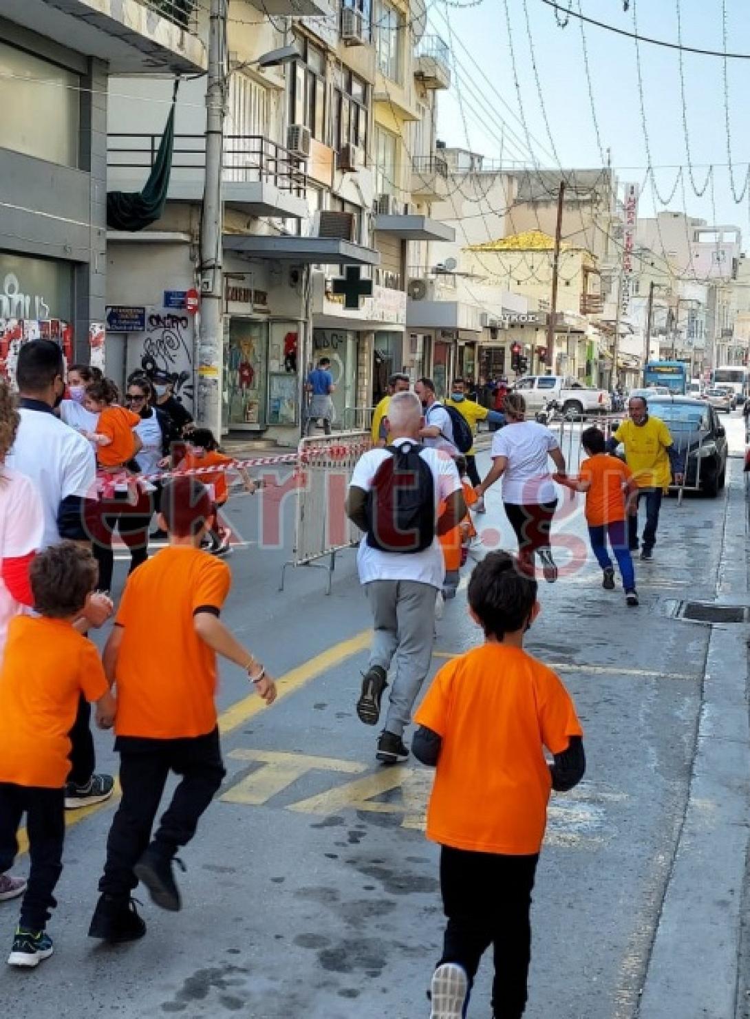 Γέμισε παιδιά το κέντρο του Ηρακλείου