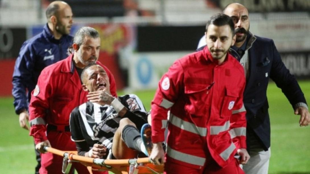 Ρήξη πρόσθιου χιαστού ο Φερέιρα