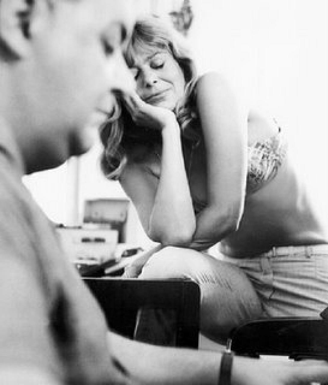 Χάρτινο το φεγγαράκι, ψεύτικη η ακρογιαλιά