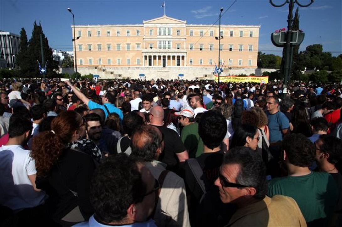 Εν μέσω διαδηλώσεων στο Σύνταγμα η συζήτηση του πολυνομοσχεδίου