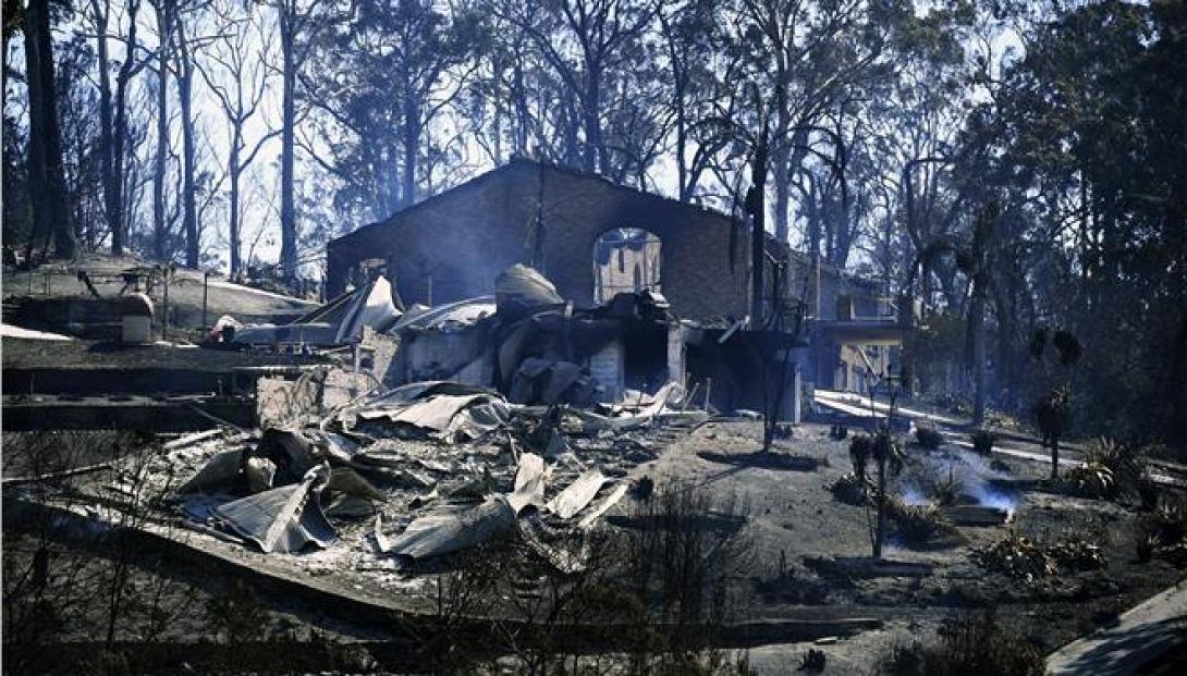 παραθαλάσσια πόλη