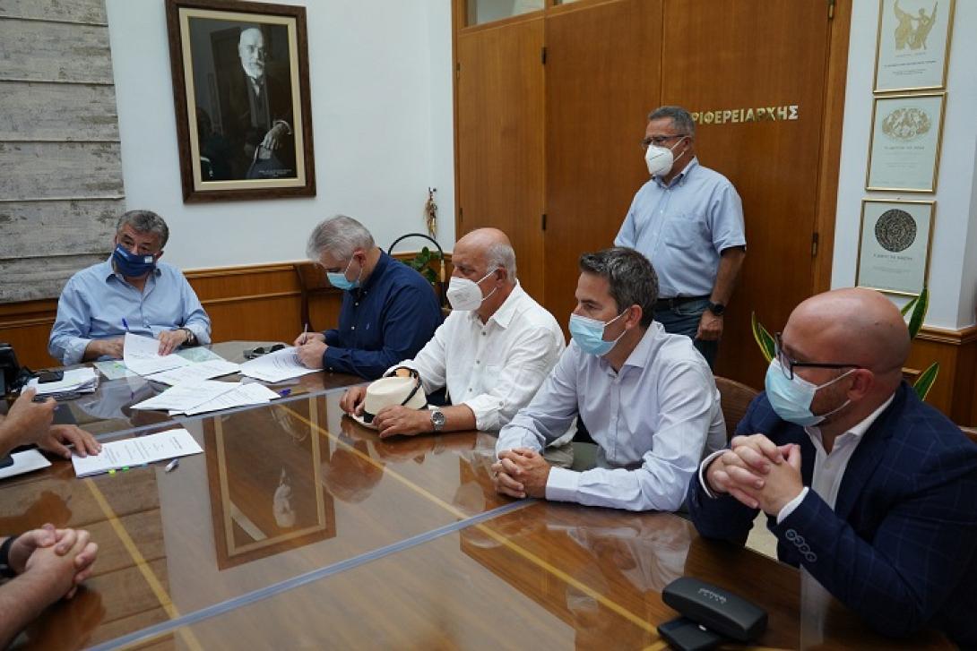 περιφερειάρχης Κρήτης - υπογραφη συμβάσεων
