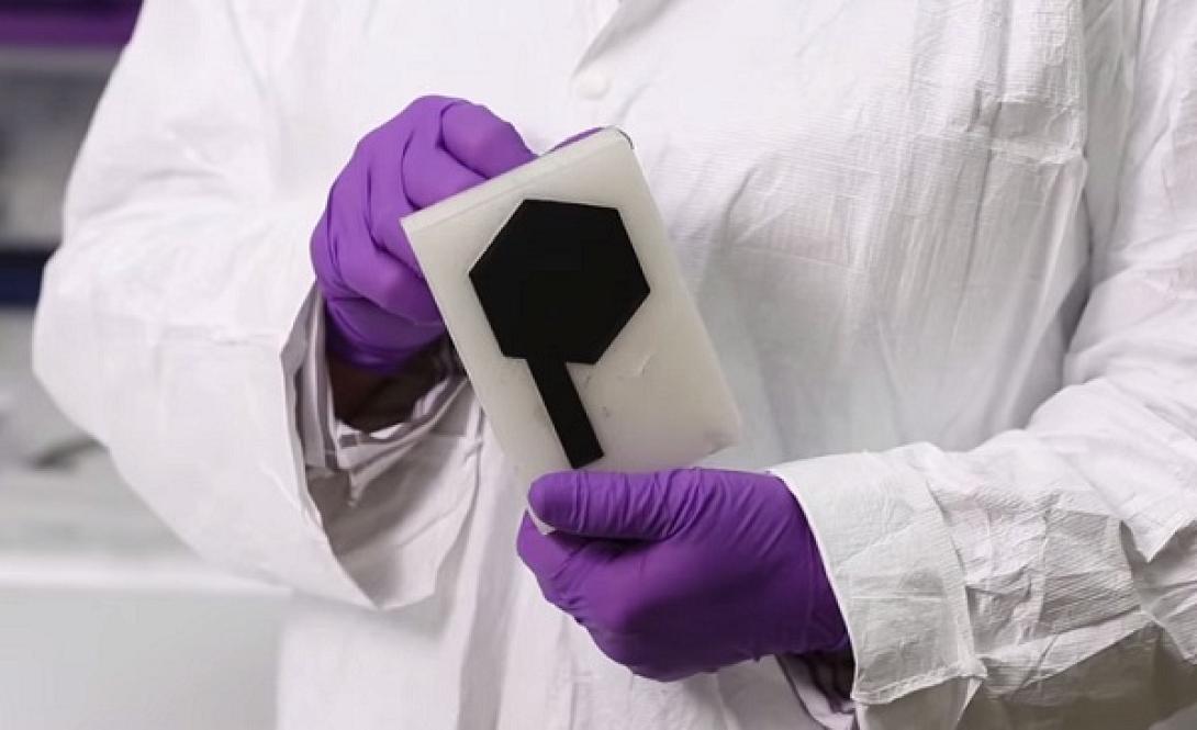 Νέα μπαταρία από γραφένιο που αποδίδει όσο μία ΑΑ