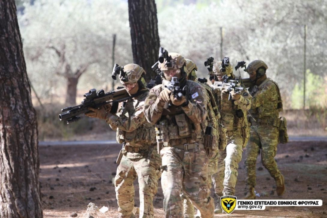 Περίπολο των Ειδικών Δυνάμεων της Κύπρου, κατά την διάρκεια της συνεκπαίδευσης.