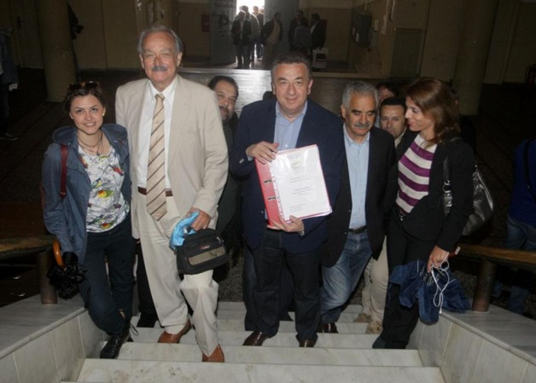 λυπημένη γυναίκα-κατάθλιψη-στεναχώρια