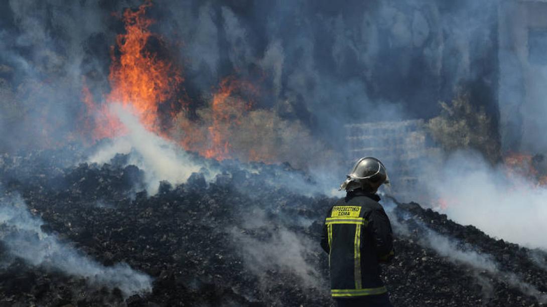 φωτιά εργοστάσιο