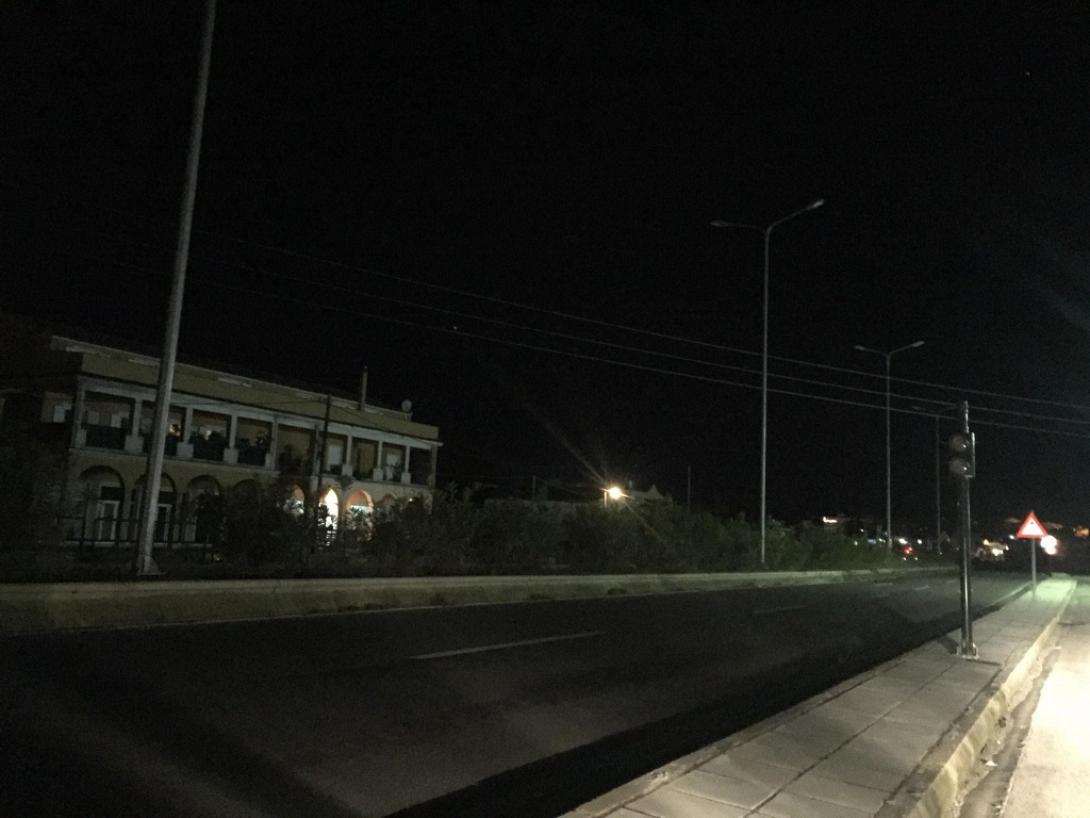 Χωρίς φώτα έξω από το ΠΑΓΝΗ και άλλα σημεία