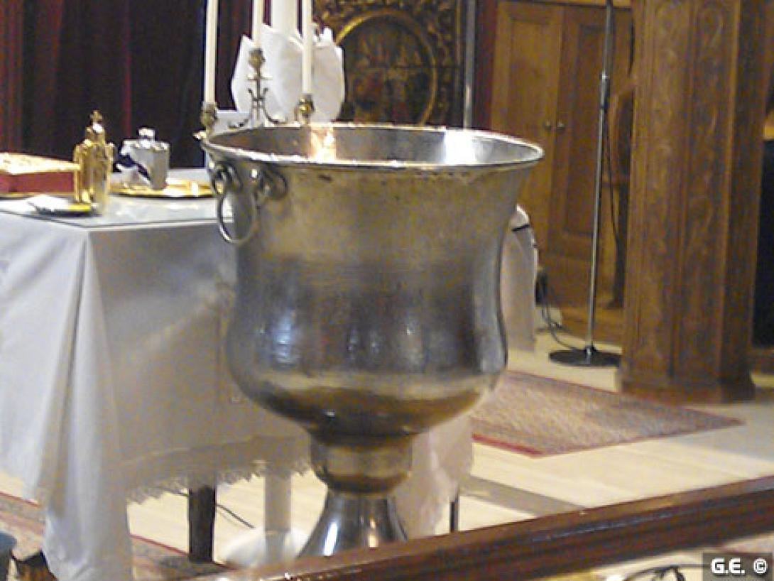 Σάλος με το βίντεο του Ιερέα που διακόπτει βάπτιση παιδιού 