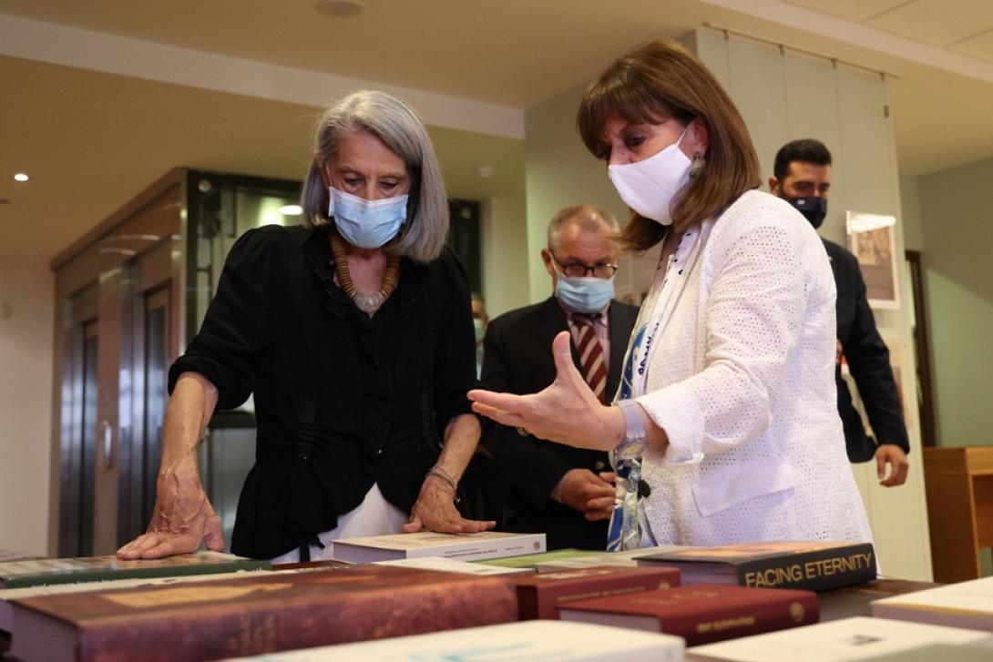Η Πρόεδρος της Δημοκρατίας ενημερώνεται για τις εκδόσεις της Βεκελαίας.