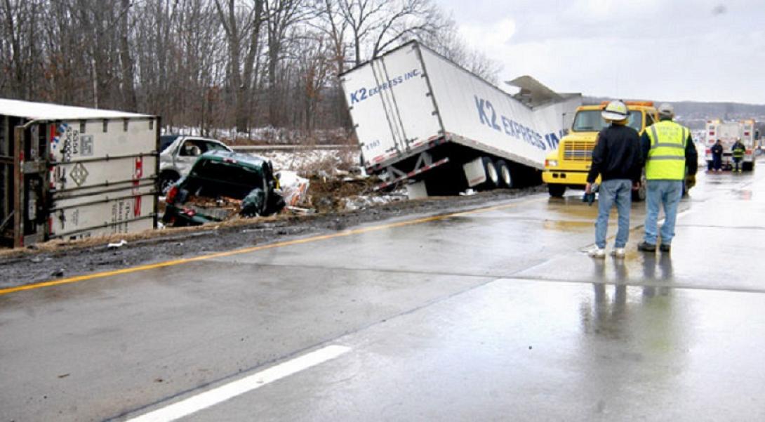 Φονική καραμπόλα με 30 οχήματα.jpg