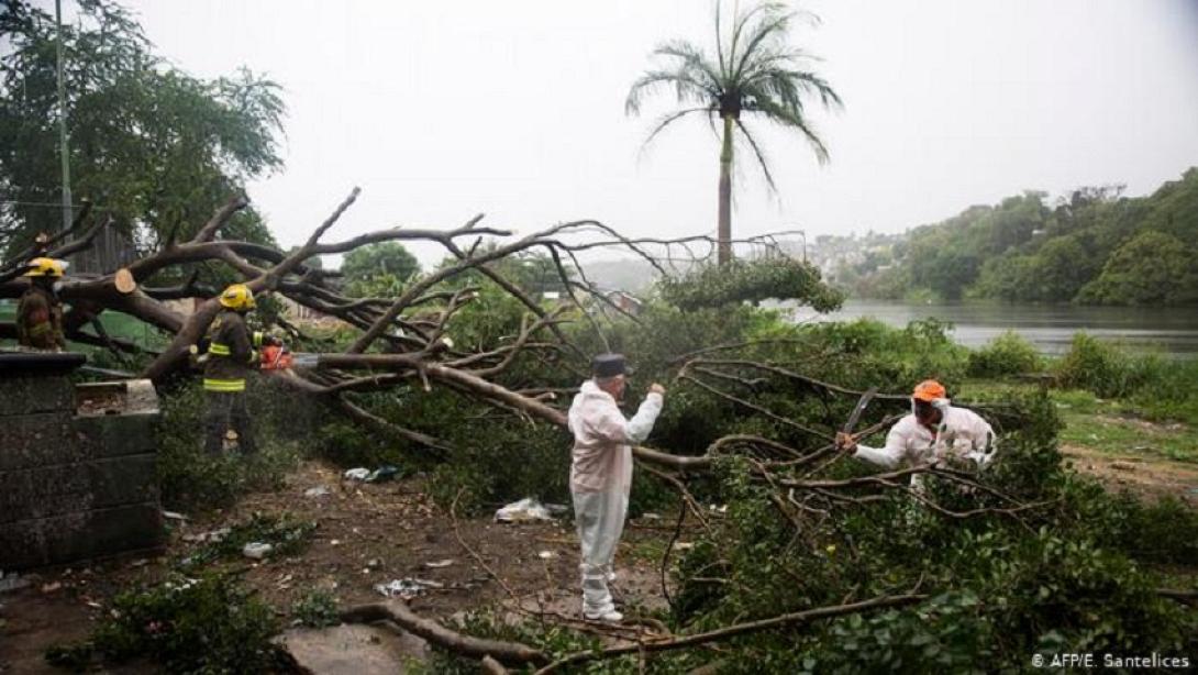 κυκλώνας Αϊζάιας
