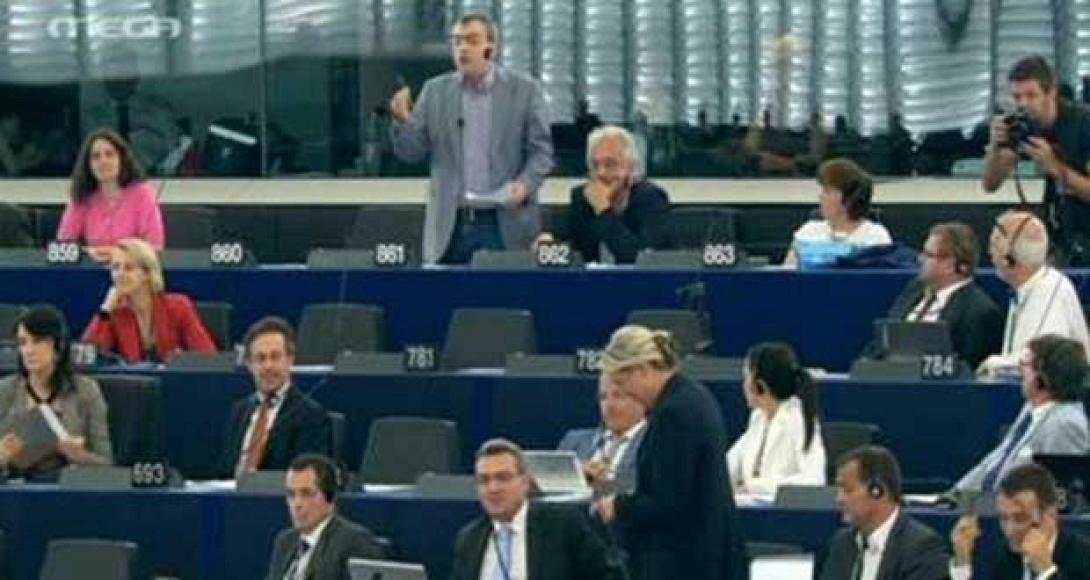 Ο Μάρτιν Σούλτς έδιωξε από την αίθουσα ευρωβουλευτή του ΚΚΕ
