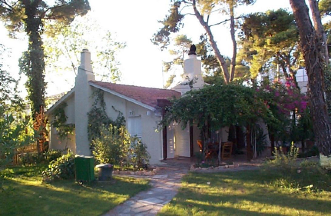 Στο σφυρί για χρέη στο Δημόσιο κι η βίλα Παπανδρέου στο Καστρί