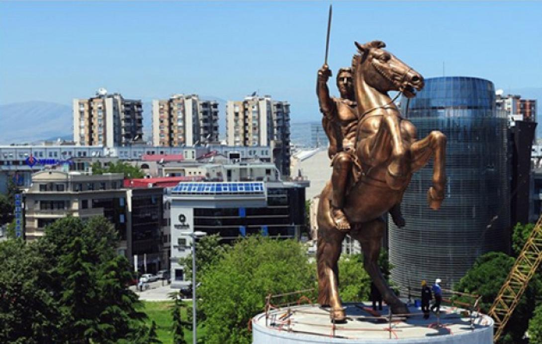 Συνεχίζουν να προκαλούν τα Σκόπια με τα κέρινα ομοιώματα του Μεγάλου Αλεξάνδρου και του Φιλίππου