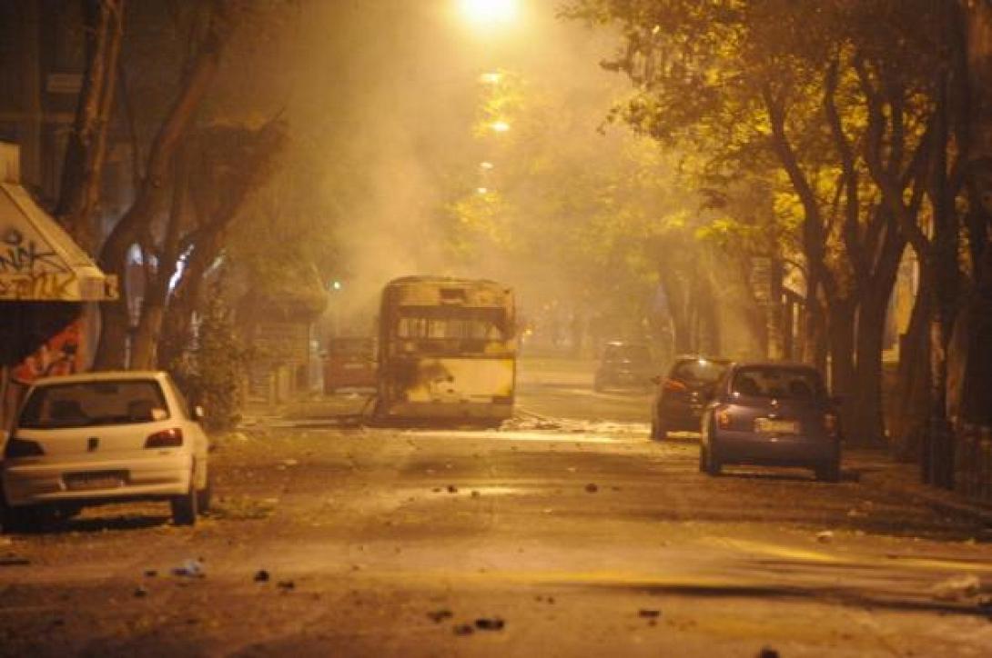 Άγνωστοι πέταξαν μολότοφ σε λεωφορείο στην Πατησίων