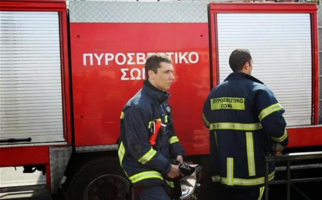 Φωτιά σε εγκαταλελειμμένο κτίριο στο κέντρο της Αθήνας