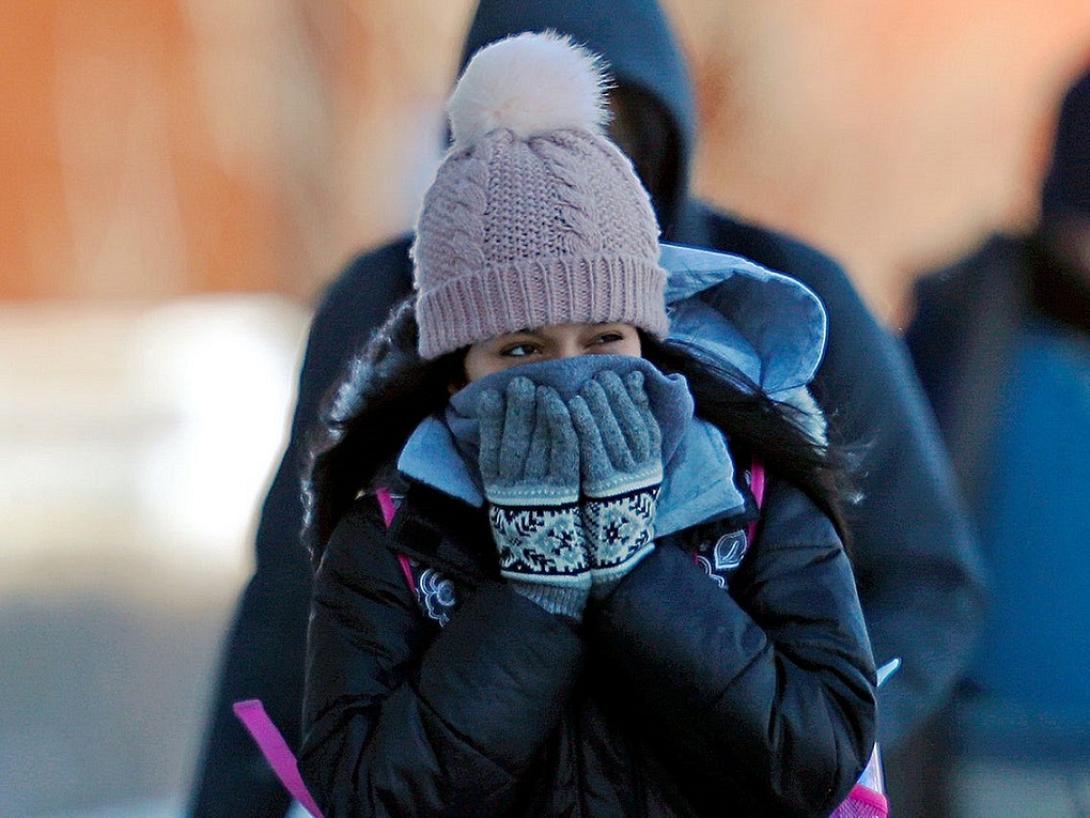 κακοκαιρία-γυναίκα στο κρύο