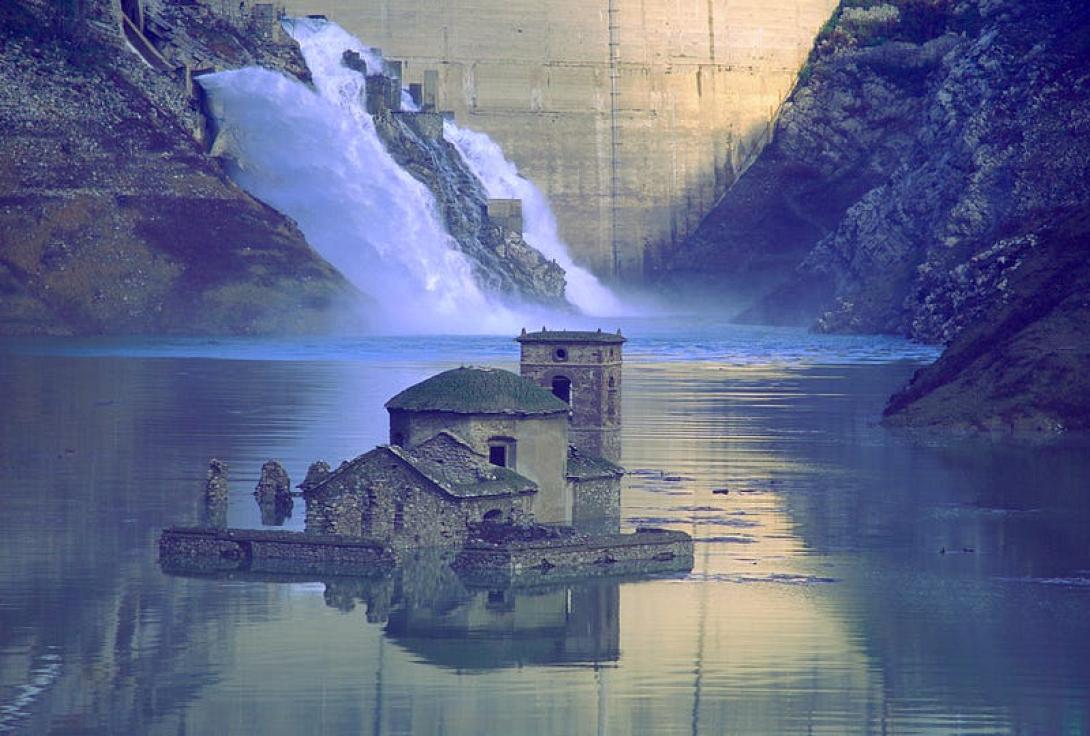 χωριό Φάμπρικα ντι Καρέτζινε