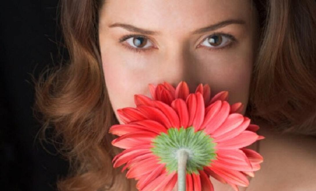 γυναίκα λουλούδι γιορτή