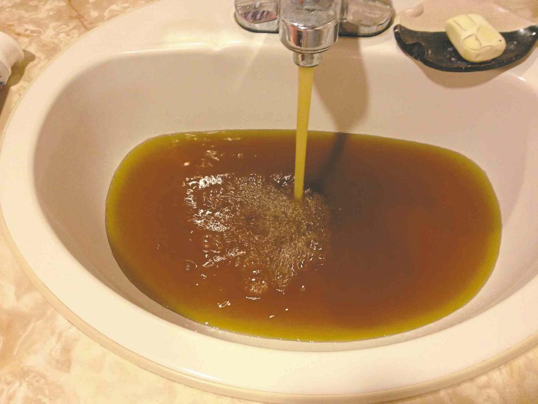 καφε νερο βρυση.jpg