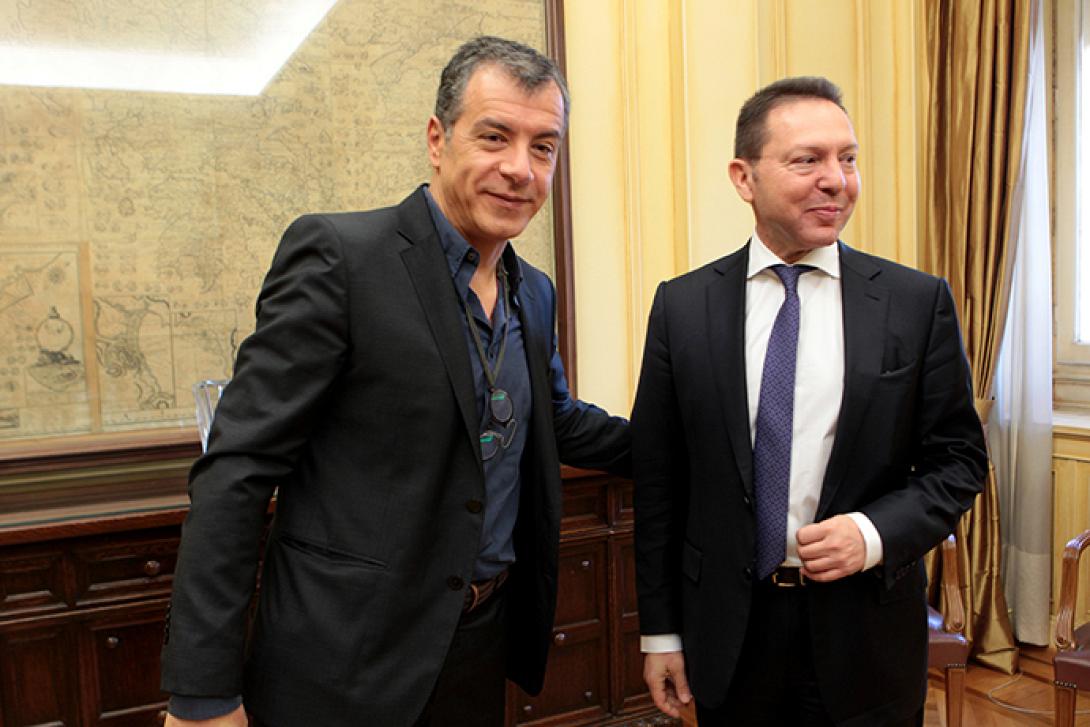 Για τα προβλήματα των τραπεζών ενημερώθηκε από τον Στουρνάρα ο Θεοδωράκης