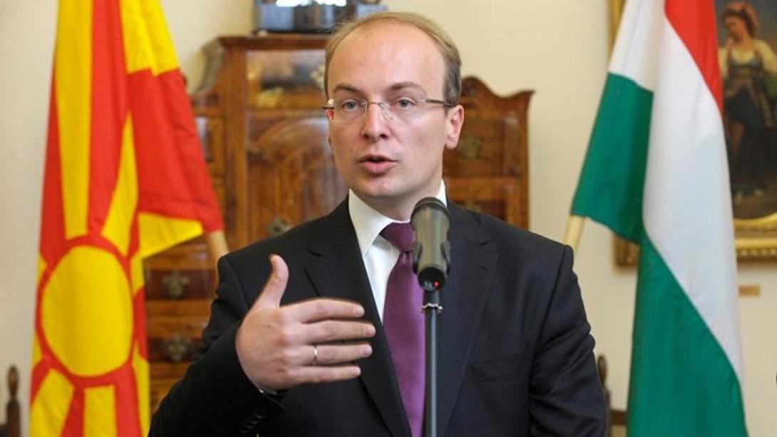 πρωην υπουργος Σκοπιων