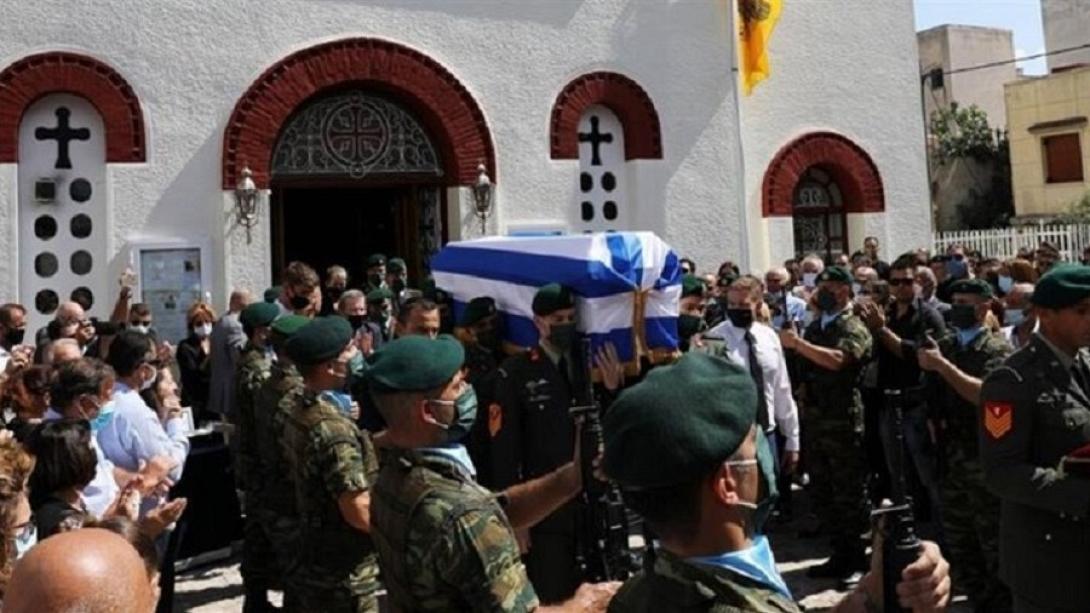 Από την κηδεία του αλεξιπτωτιστή