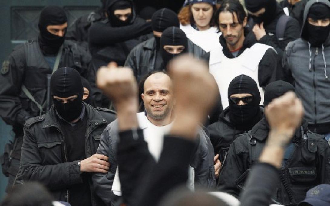 Μαζιώτης: Να κρεμαστεί στο Σύνταγμα ο Άδωνις 