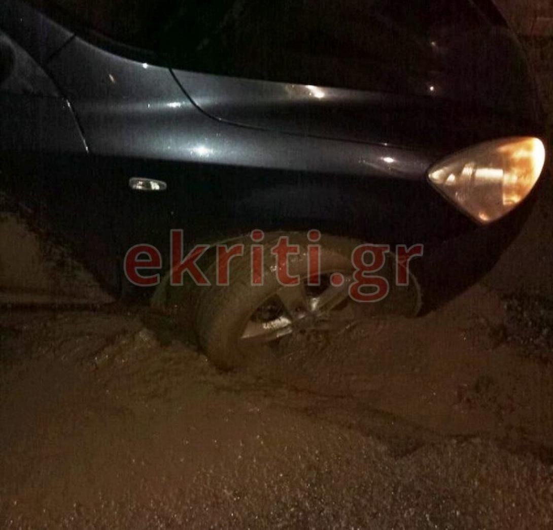 Το αυτοκίνητο έπεσε στο χαντάκι που άφησαν τα συνεργεία...