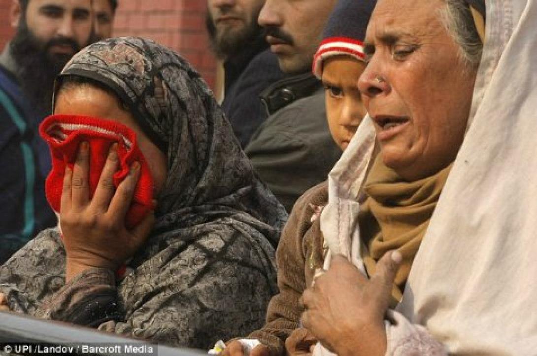 Τριήμερο πένθος στο Πακιστάν για τη σφαγή 132 παιδιών στο σχολείο