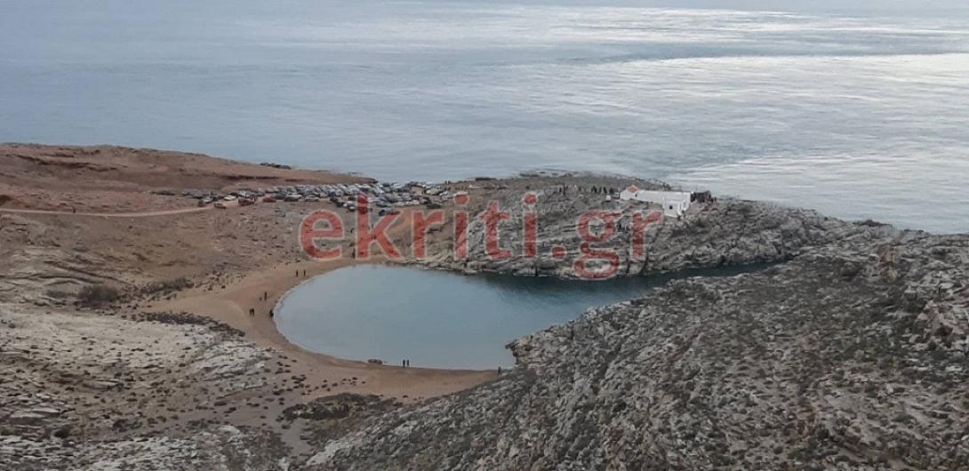 Το ξεχωριστό τοπίο με το εκκλησάκι.