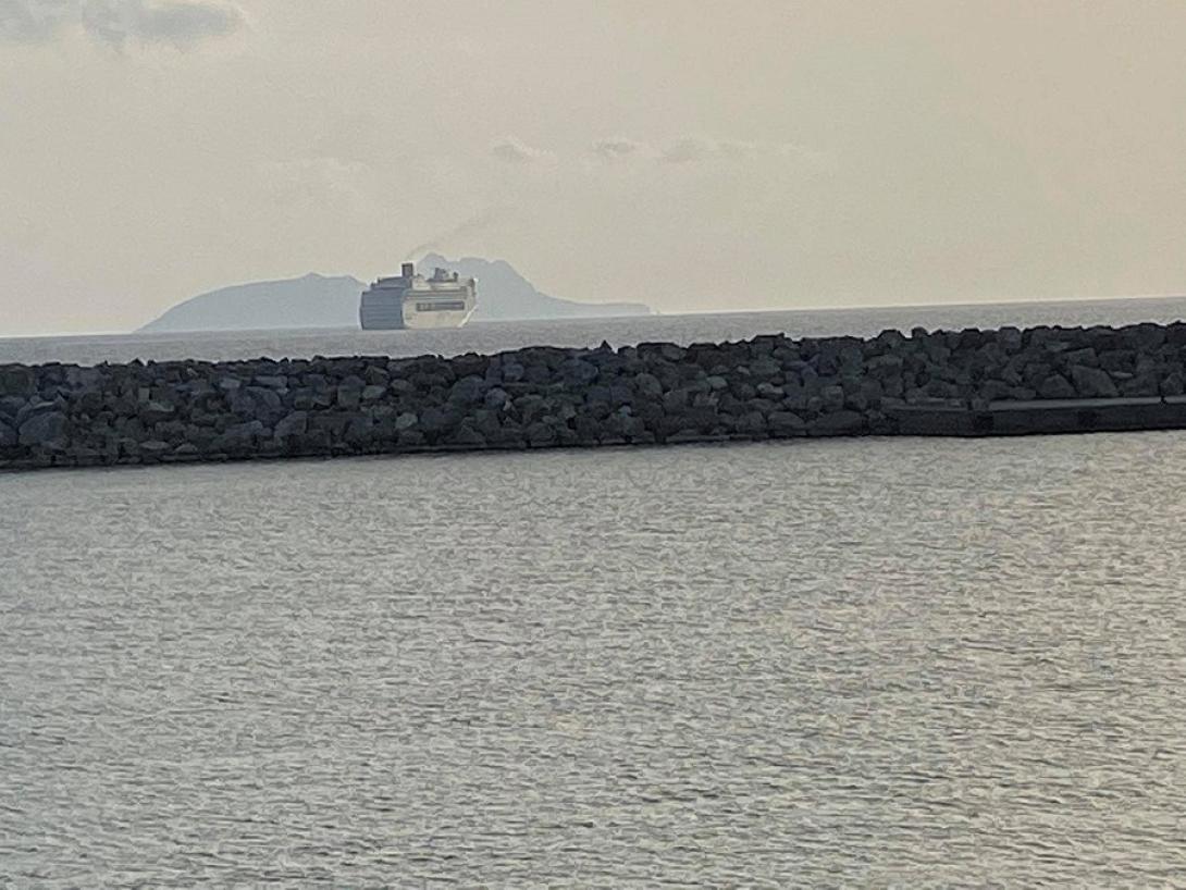 Το πλοίο που αναχωρεί από τοκ Κόκκινο Πύργο