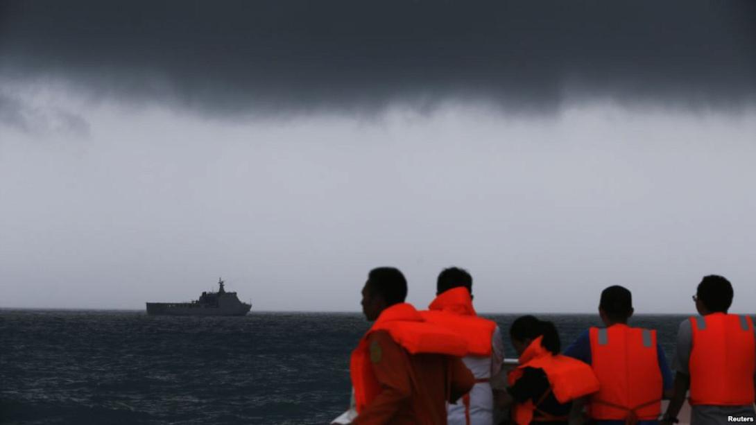 Μικρή πρόοδος στις έρευνες στο αεροσκάφος της AirAsia λόγω κακοκαιρίας
