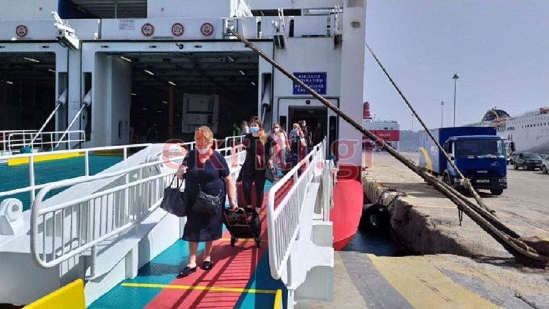 Με μέσα ατομικής προστασίας οι επιβάτες