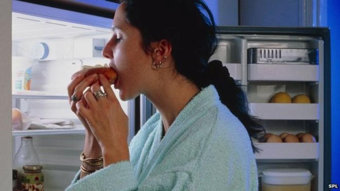 φαγητο,γυναικα,ψυγειο
