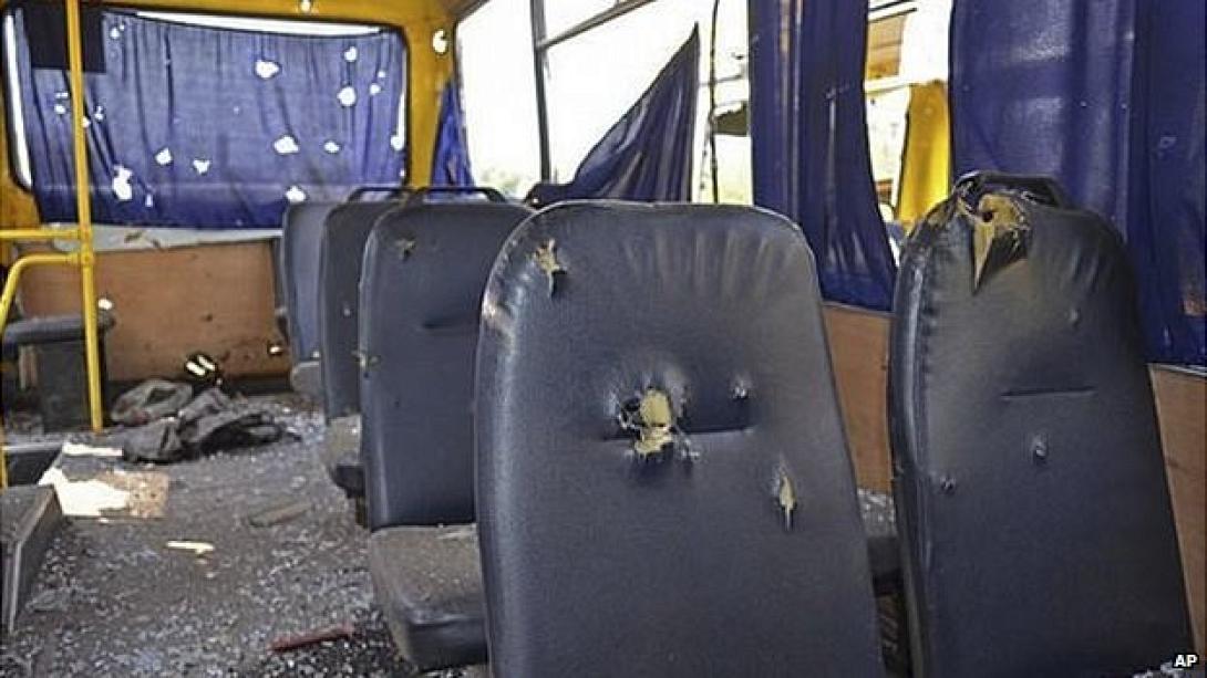 Ένδεκα άμαχοι νεκροί από ρουκέτες σε λεωφορείο στην Ουκρανία