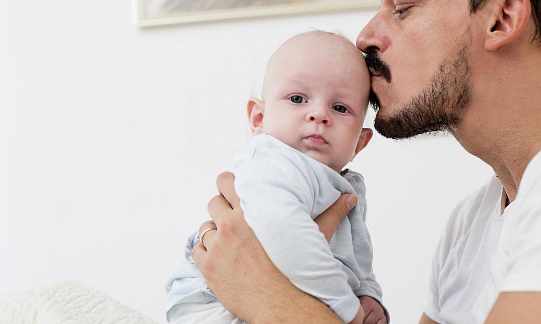 a-young-dad-kissing-a-bab-014.jpg
