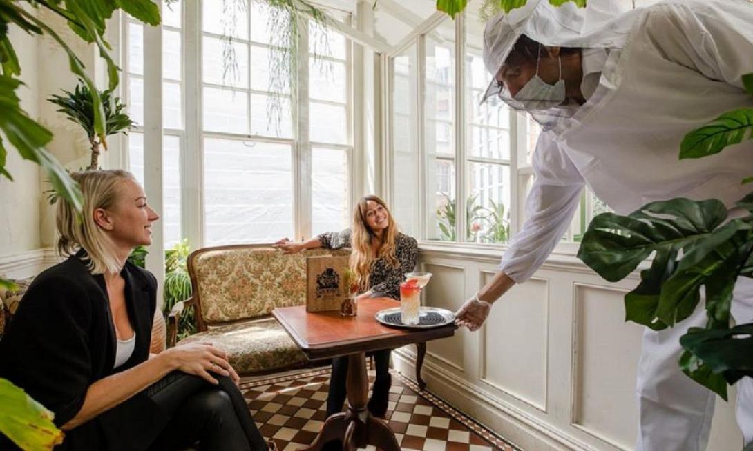 στολή μελισσοκόμου μπαρ λονδίνο