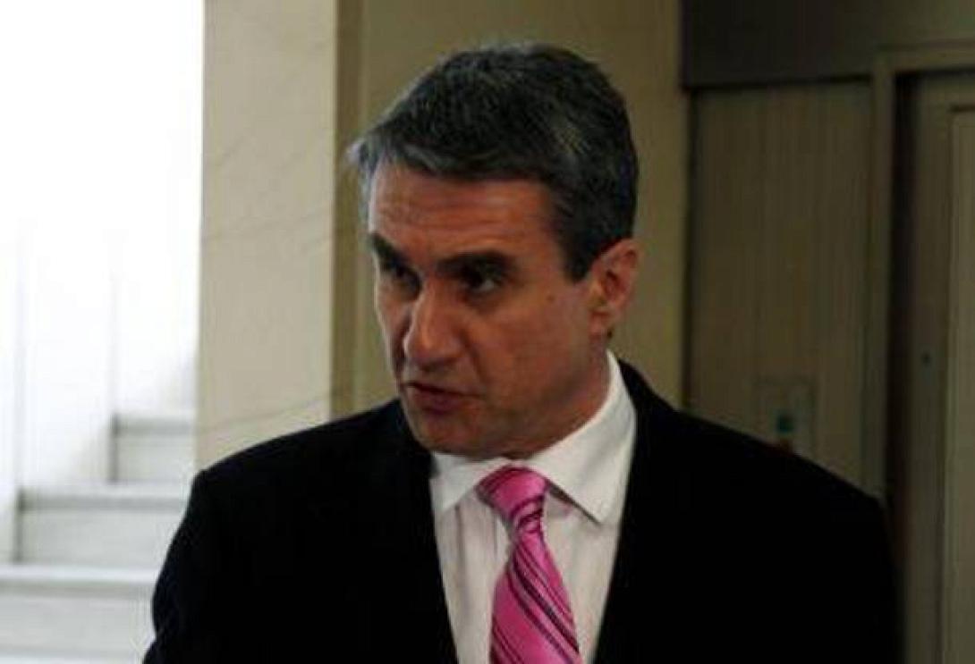 Ο Λοβέρδος στηρίζει Φορτσάκη για τα γεγονότα στο ΕΚΠΑ