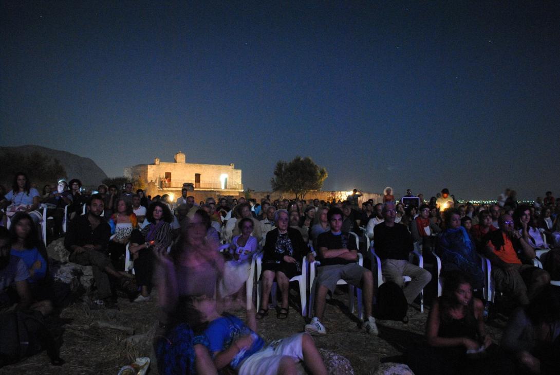 αυγουστιατικη πανσεληνος απτερα