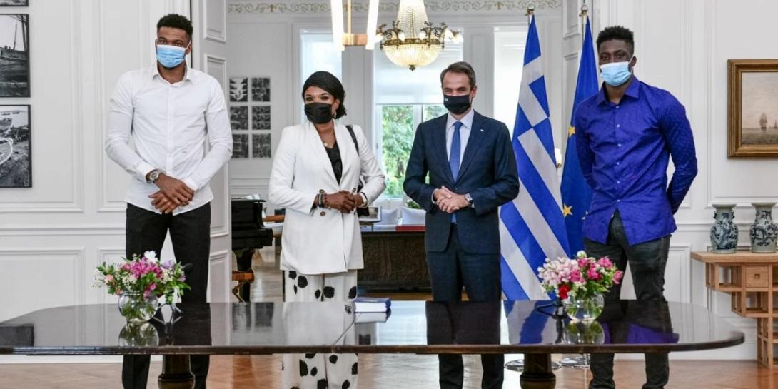 Αντετονκούμπο Πολιτογράφηση