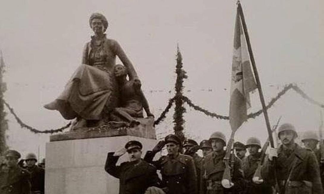 Κόνιτσα - άγαλμα Φρειδερίκης