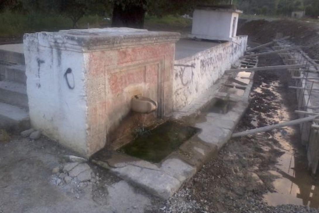 Αγανάκτηση στο Σίβα για τη μνημειώδη Βρύση που... θάβει ο κυκλικός κόμβος