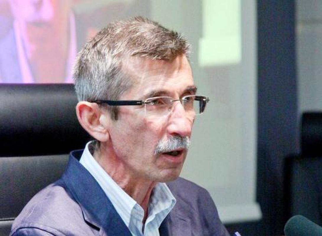 Συλλυπητήρια κυβερνητικού εκπροσώπου για το Μπάμπη Αγγουράκη